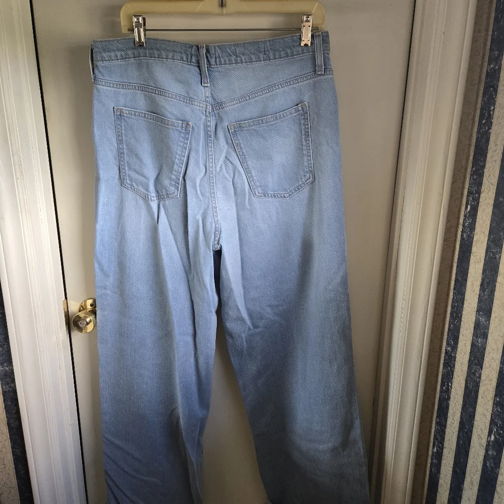 Universal Thread Light Blue Jeans - Picture 6 of 6